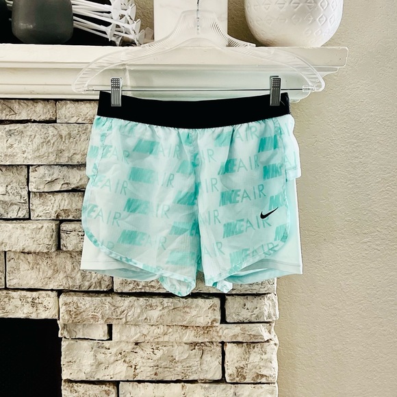 Nike Air Womens 2 in 1 Running Gym Shorts MINT Green Size Small - Picture 9 of 15